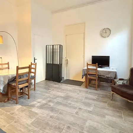 Luminous T2 On The Seafront *