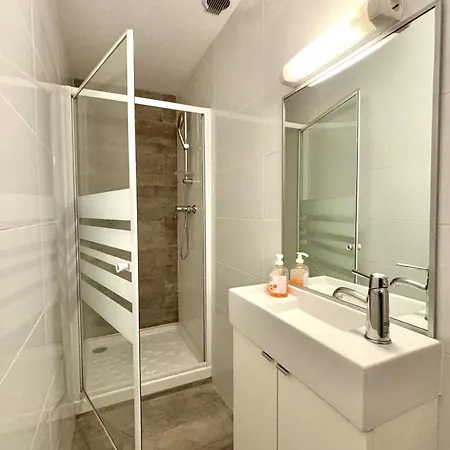 Luminous T2 On The Seafront Cannes